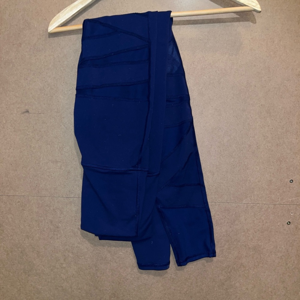 Lululemon size 4